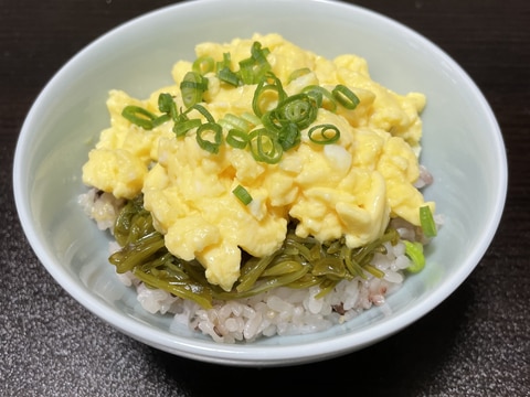 ふわふわ卵のめかぶ丼